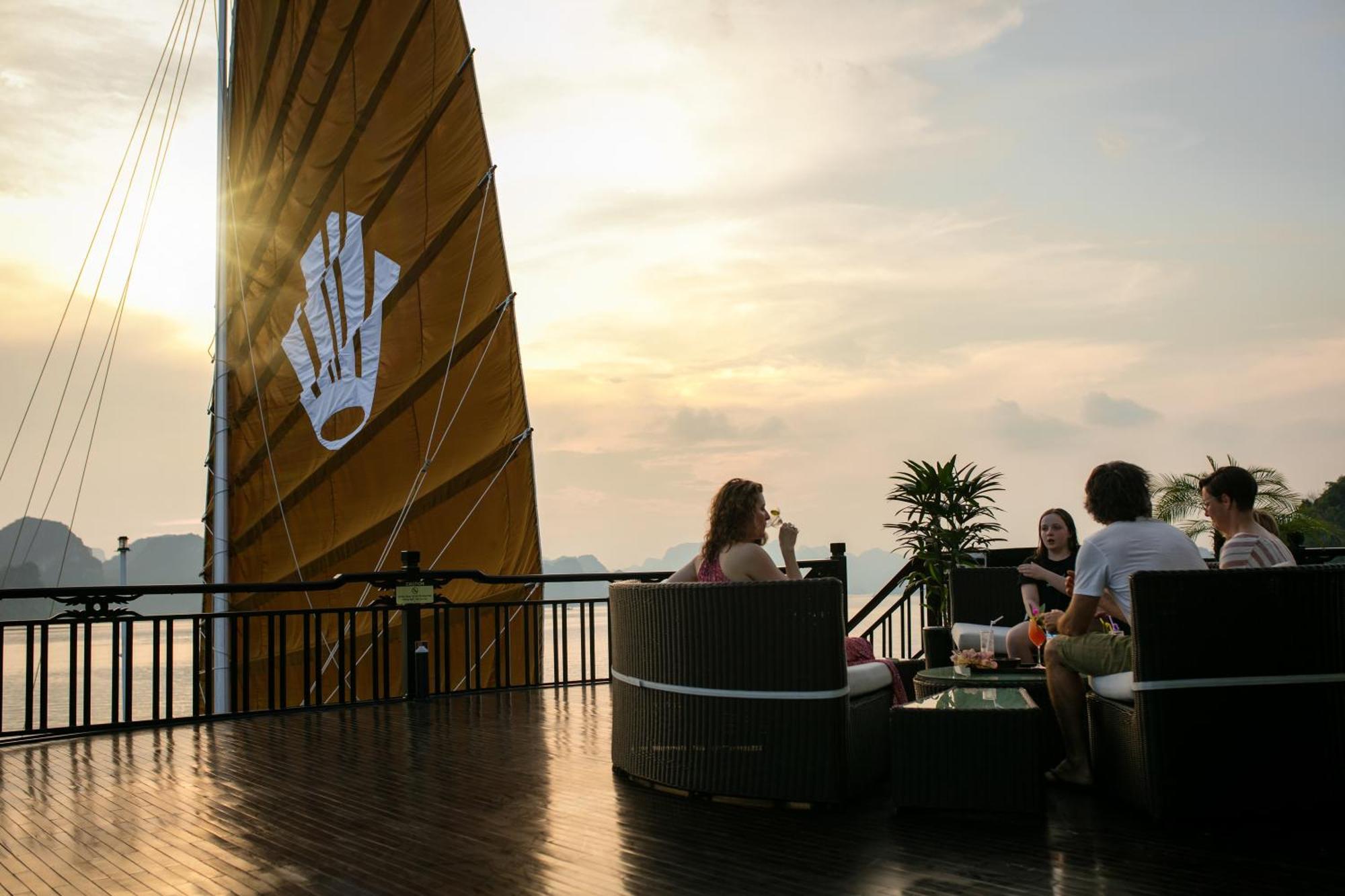 Genesis Luxury Regal Cruises Hotel Ha Long Exterior foto